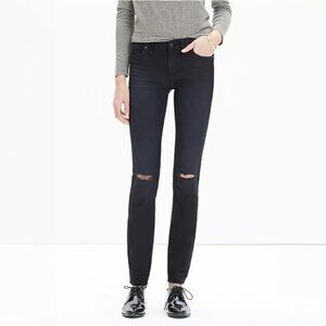 Madewell 8” Skinny Jeans in Trent Wash The Knee Rip Edition - sz 28